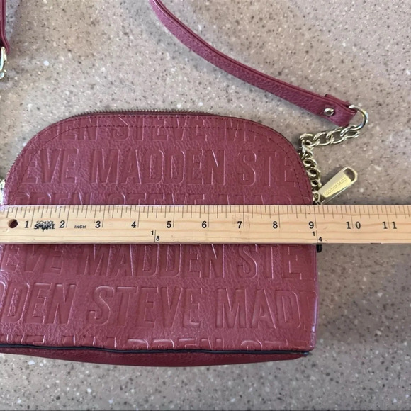 Steve Madden Logo Embossed Black/Gold Chain Dome Crossbody Purse - Picture 5 of 6